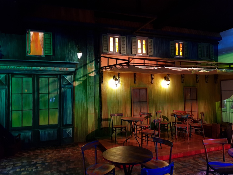 스카이 타워 호텔 (고흐 전시장)